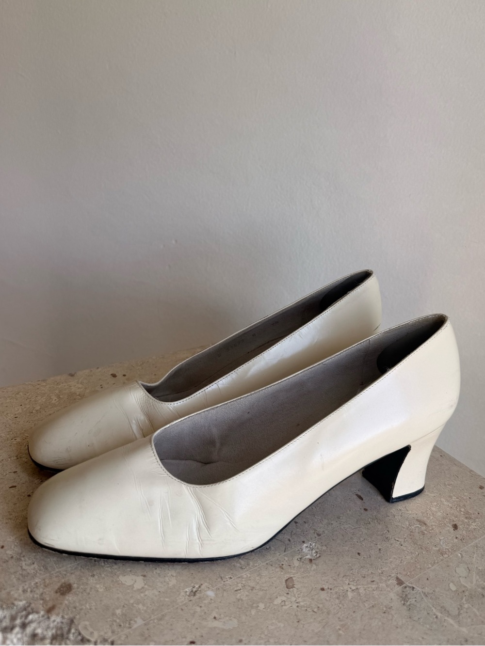 Stuart Weitzman Cream Round-Toe Mid Heel Pumps